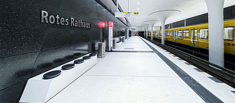 The Rotes Rathaus subway station in Berlin built with Dyckerhoff cements